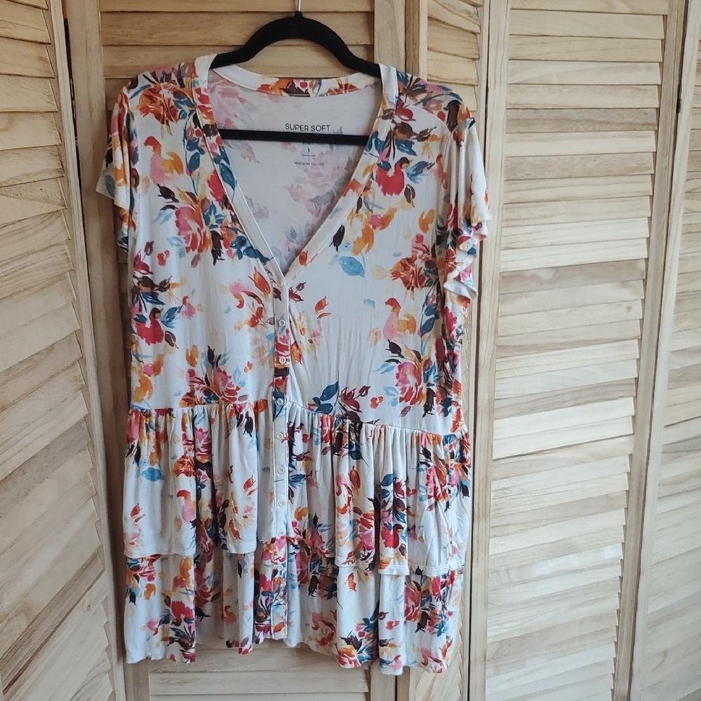 Super Soft by Torrid Floral peplum tierd half button down knit blouse SZ 1
